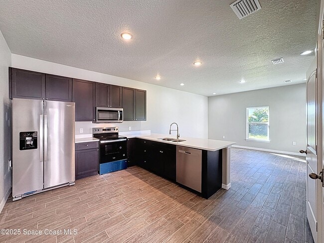 Building Photo - 534 L M Davey Ln