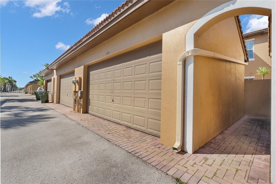 Building Photo - 1119 SW 147th Ave