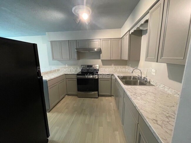 Building Photo - 4702 Walden Pond Dr