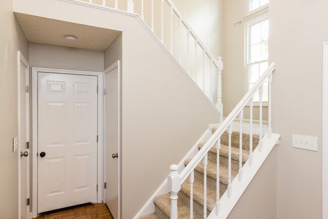 Building Photo - 6085 Tara Hill Dr