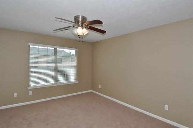 Building Photo - 21477 W Wallis Dr