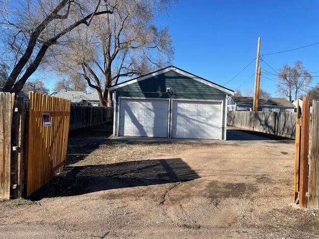 Building Photo - Adorable 2 Bedroom, 1 Bathroom Home with Huge Fully fenced Yard and detached garage, Move-In Ready!