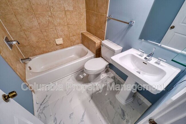 Building Photo - 1553 9th St NW