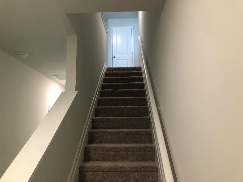 Building Photo - 448 Oakwood Dr NW