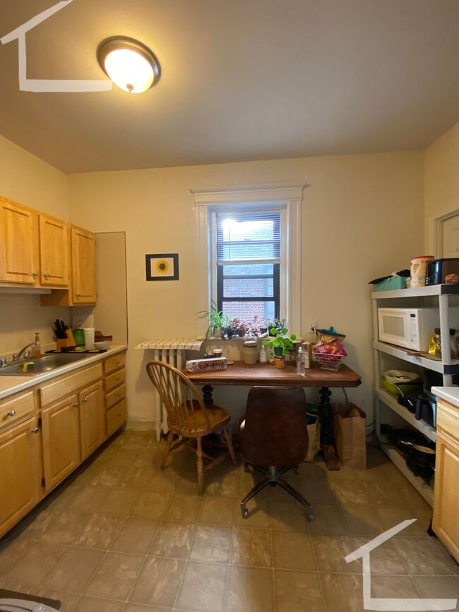 Building Photo - Large 3-Bed near BU in Brookline