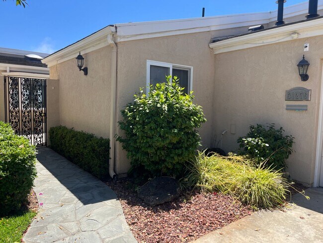 Building Photo - Stunning *VIEW* home for rent in desirable...