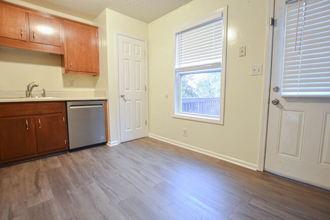 Building Photo - Pet Friendly Two Bedroom!