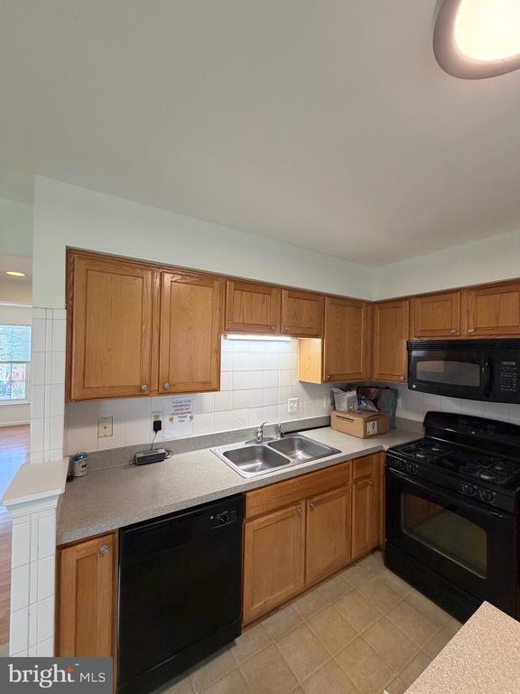 Building Photo - 9068 Falcon Glen Ct