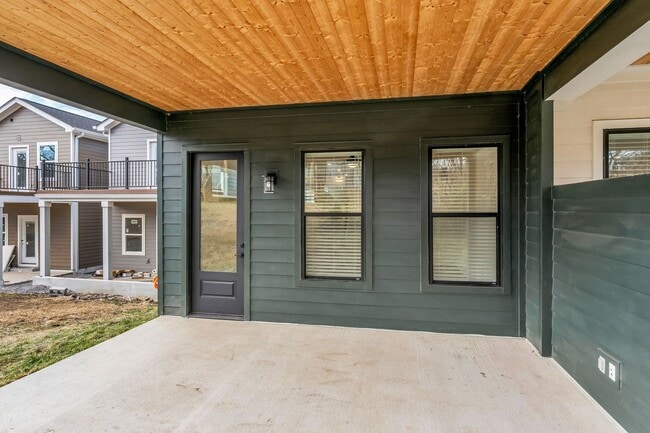 Building Photo - Modern Living in West Nashville