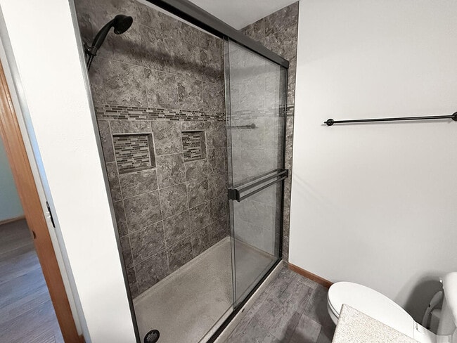 Building Photo - 1302 Look Out Ct