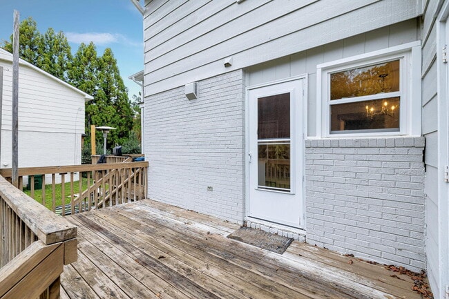 Building Photo - 228 Waldo St