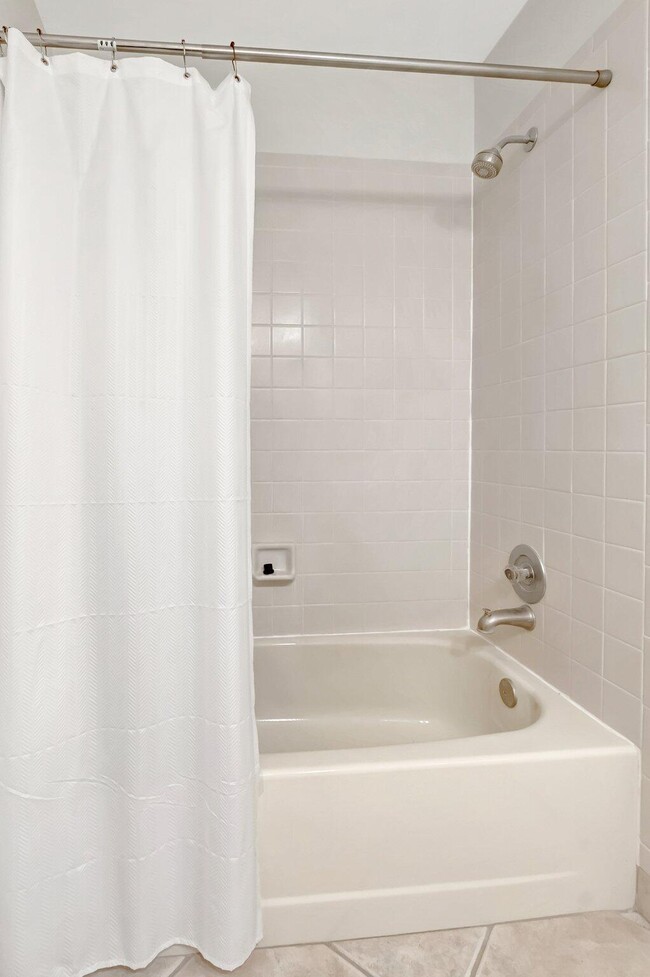 Building Photo - 6488 Via Regina