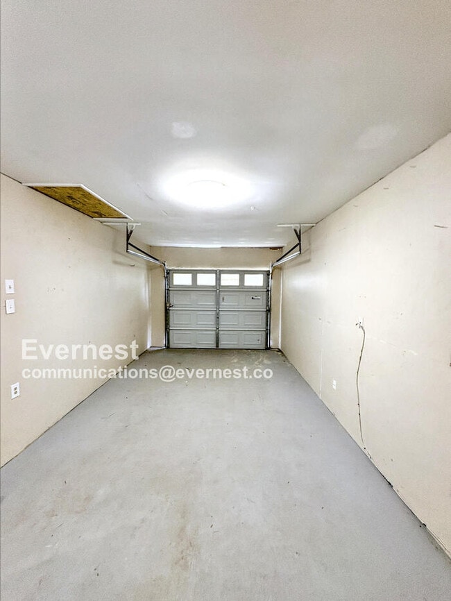 Building Photo - 204 Sherwood Loop