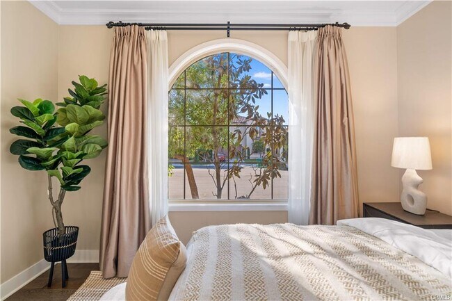 Building Photo - 74 Gainsboro