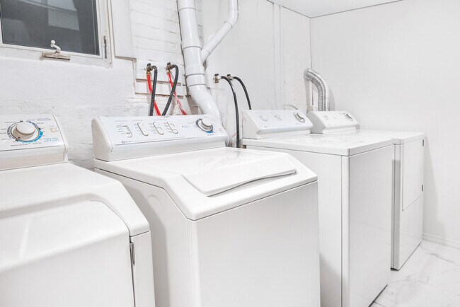 Building Photo - 16 E 32nd St