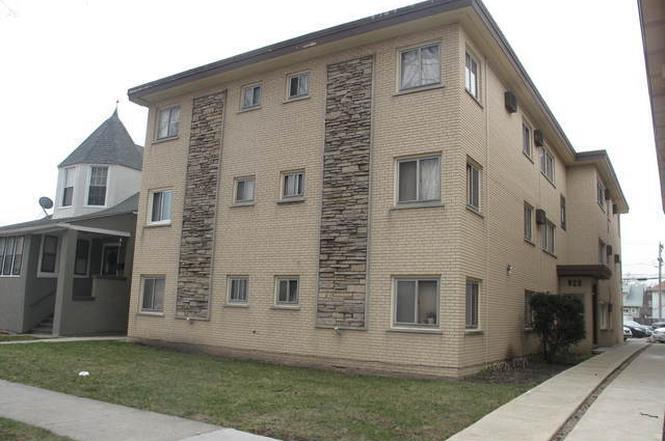 front of the building - 820 Austin N Blvd