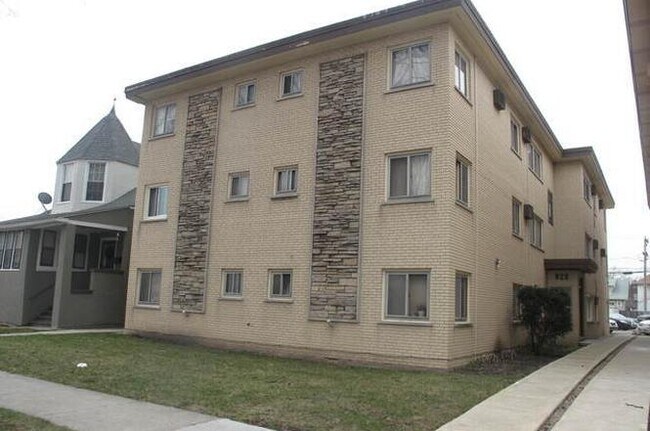 front of the building - 820 Austin N Blvd
