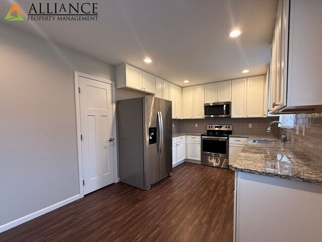 Building Photo - Newly Painted! Beautiful Home in Rock Creek School District!