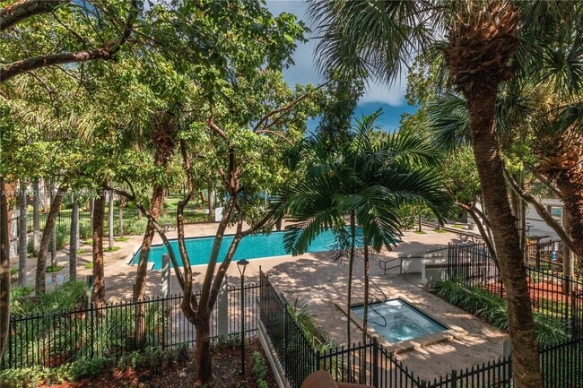 Building Photo - 620 S Park Rd