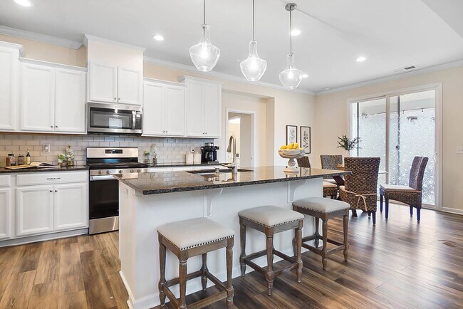 Building Photo - Beautiful Five Bedroom Home in Indian Trail!