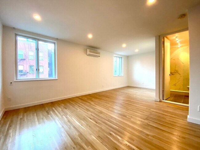 Building Photo - 165 Elizabeth St