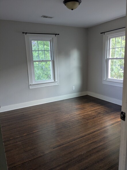 Building Photo - 607 E 39th St
