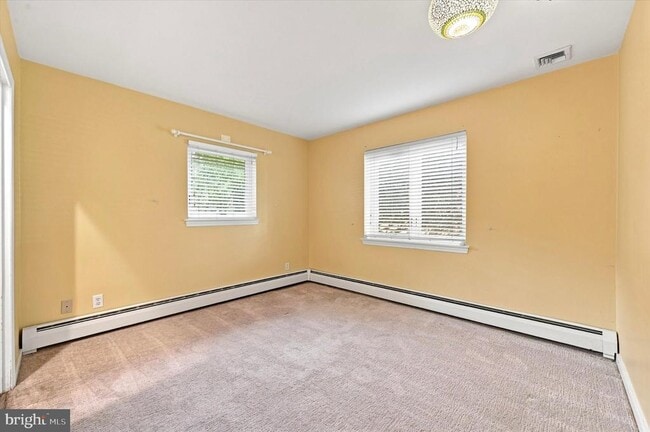 Building Photo - 840 Delmont Dr