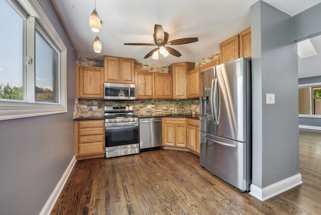 Building Photo - 713 Acadia Ct