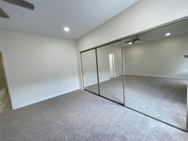 Building Photo - 640 Wilcrest Dr