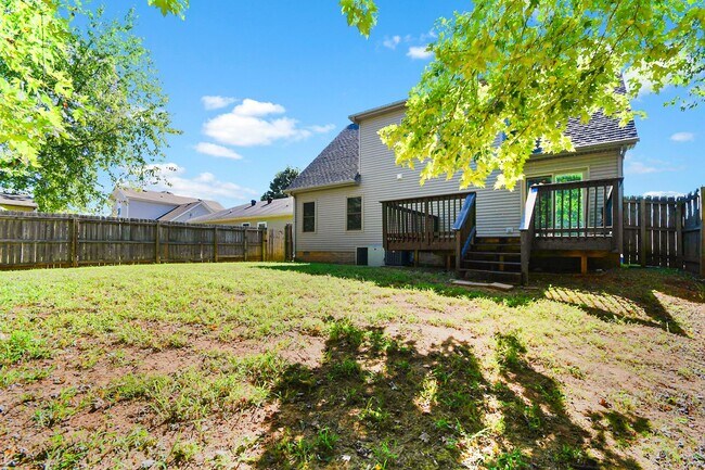Building Photo - Pet Friendly Three Bedroom with Bonus!