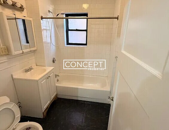 Building Photo - 452A Park Dr. Unit 2B