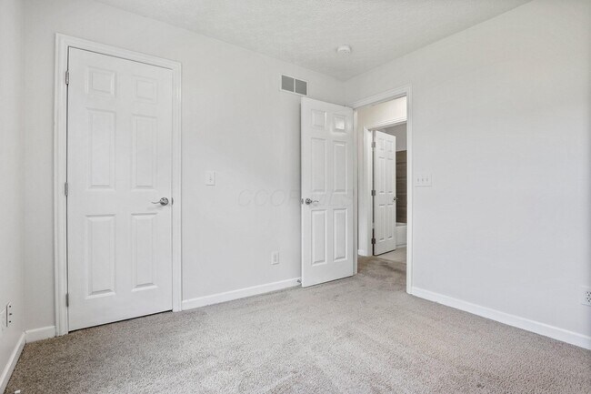 Building Photo - 5998 Blaverly Dr