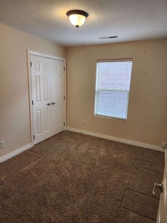 Building Photo - Charming home