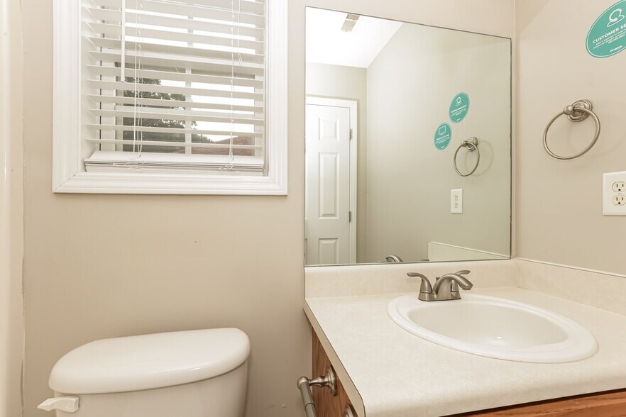 Building Photo - 9010 Lomond Dr