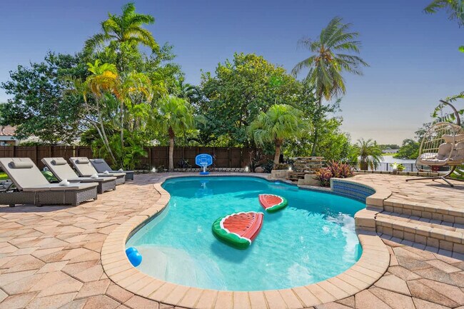 Building Photo - 19720 NE 26th Ave