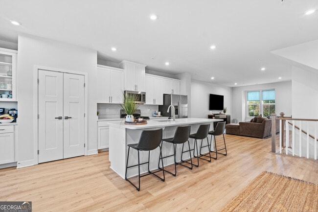 Building Photo - 205 Climbing Ivy Cir