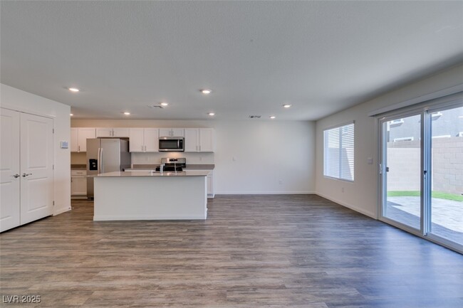 Building Photo - 2646 Snapdragon Fls Ave