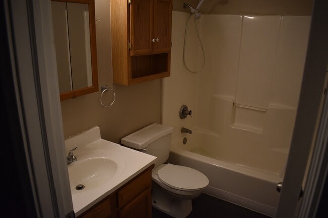 Building Photo - 2 Bedroom duplex