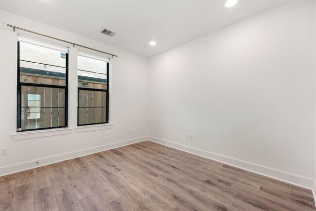 Building Photo - 1705 Weber St