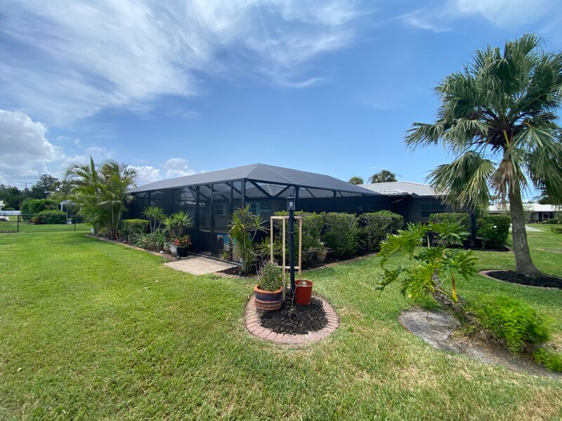 Building Photo - 213 Chardin Dr