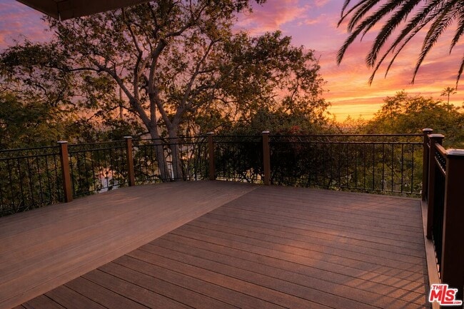 Building Photo - 2431 N Gower St