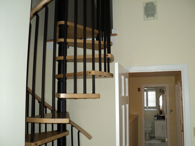 Building Photo - 40 Tisdale Dr