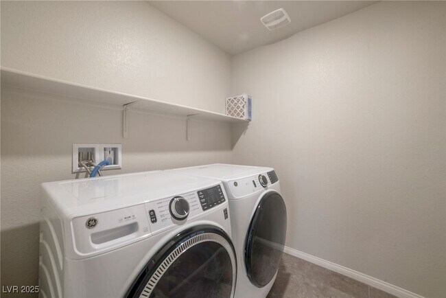 Building Photo - 7957 Rachelis St