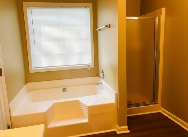 Building Photo - 3020 Oak Meadow Dr