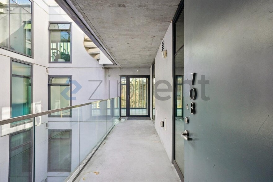 Building Photo - 8 Octavia St