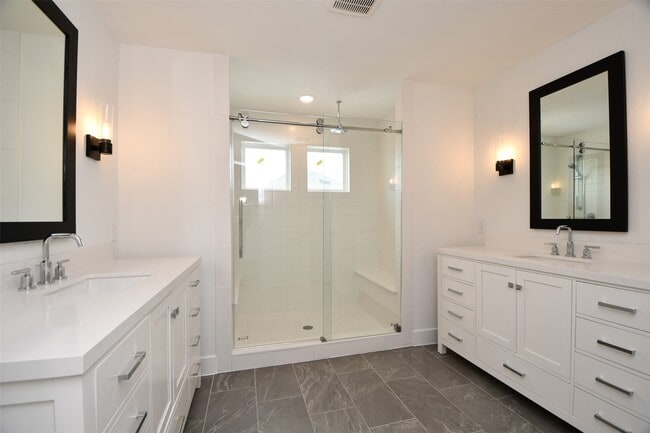 Building Photo - 2209 Via Laura Ln