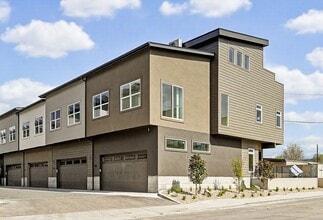 Building Photo - 4325 Greentrail