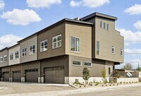 Building Photo - 4325 Greentrail