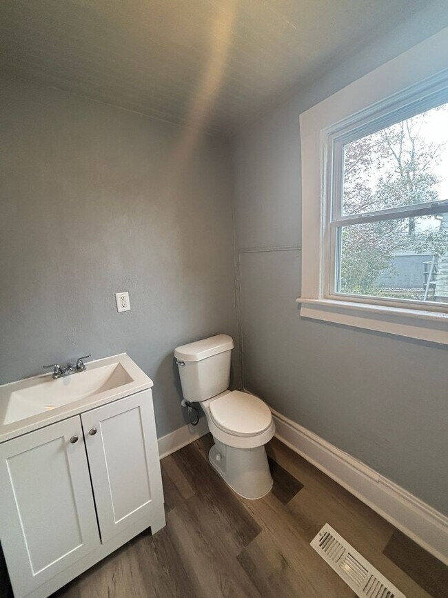 Building Photo - Updated 3 Bedroom Home in Akron!