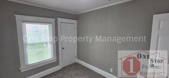 Building Photo - Beautiful 4 Bedroom 2 Bathroom in Kansas City!